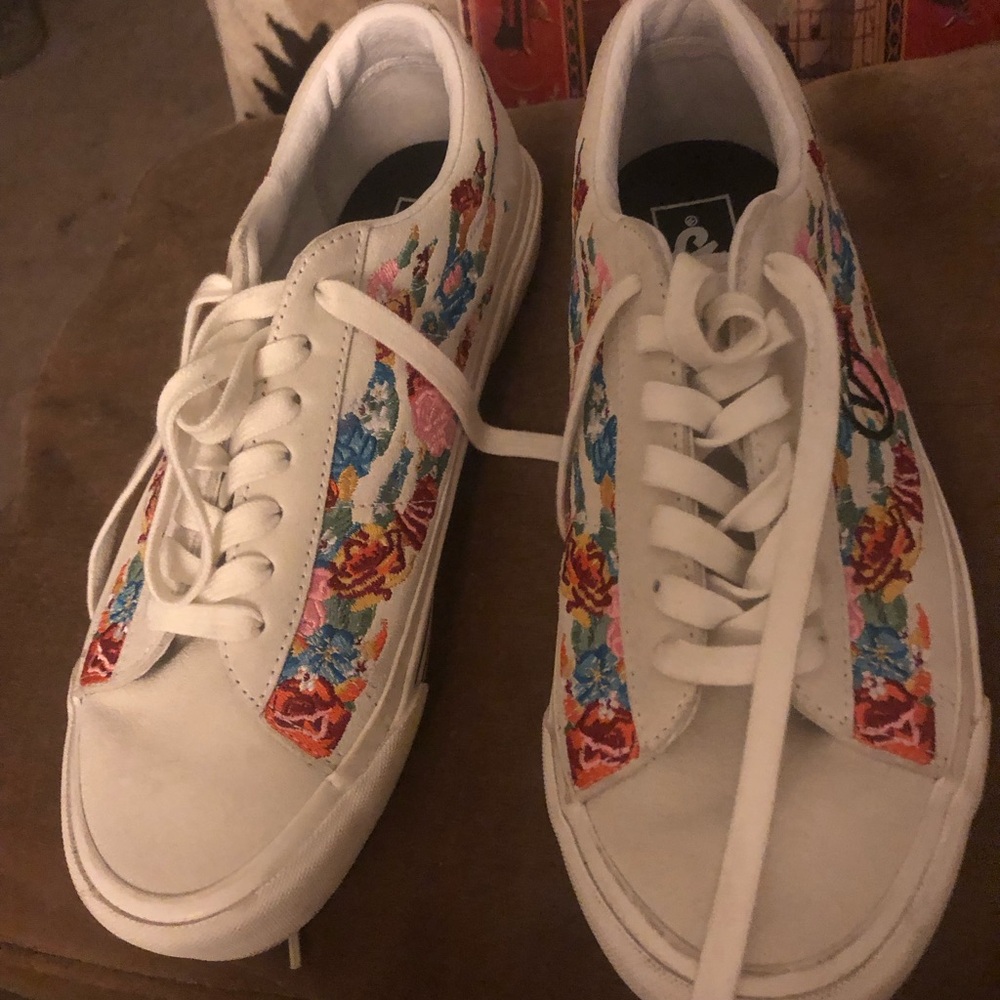 ❤️Anaheim Factory Floral Flames Embroidered Sneakers- $50 or $45 w/offer